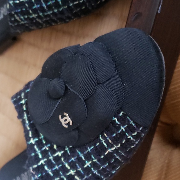 CHANEL Tweed w/metalic threading Mules - Picture 6 of 6